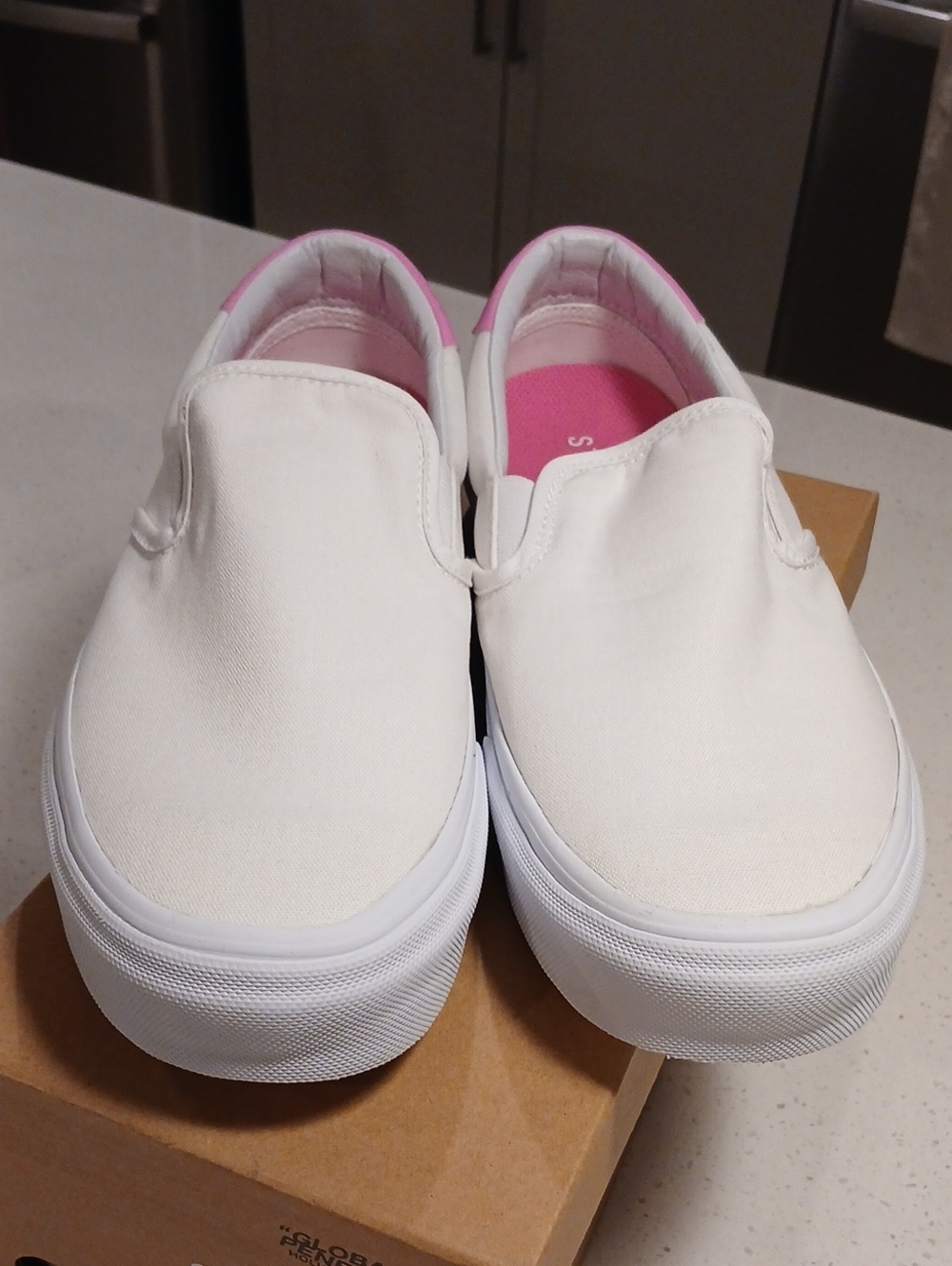 STRAYE White Slip-On Sneakers with hot Pink Insole